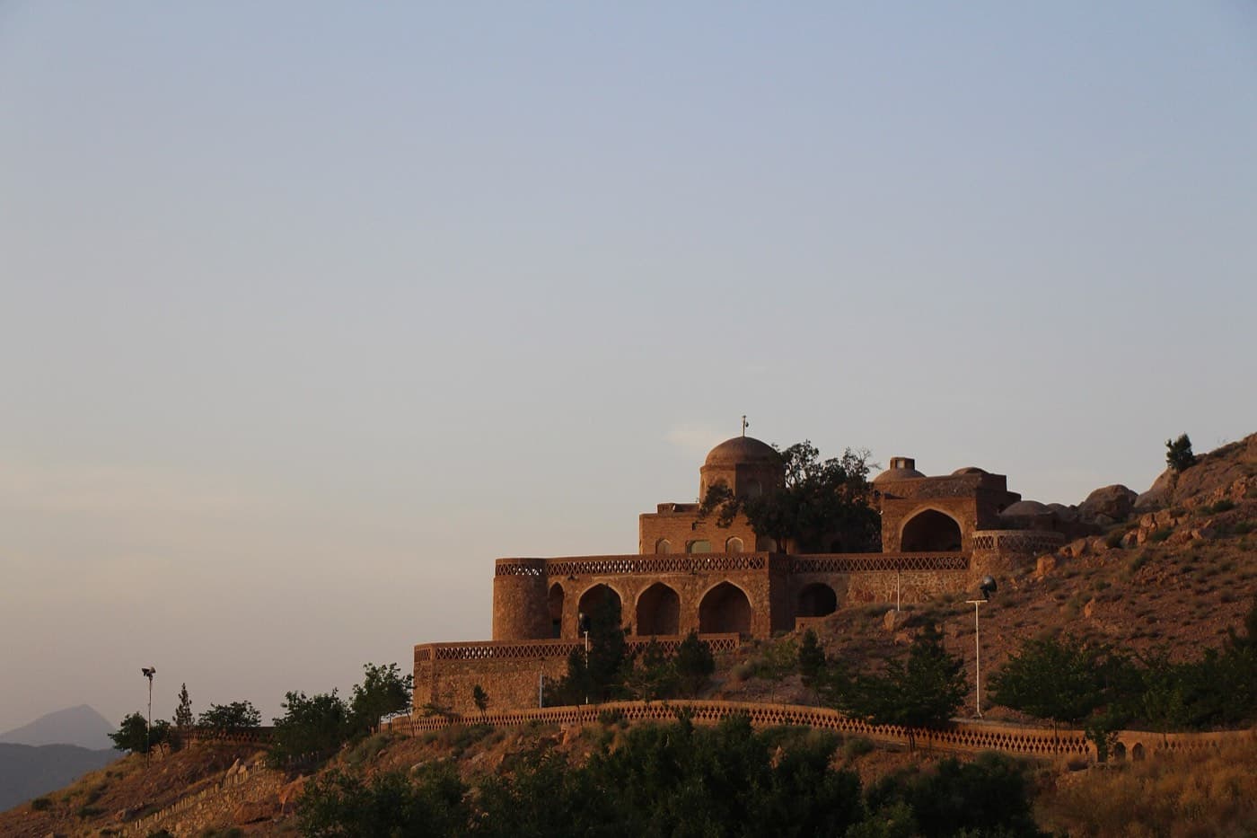 آرامگاه بزرگمهر قاینی